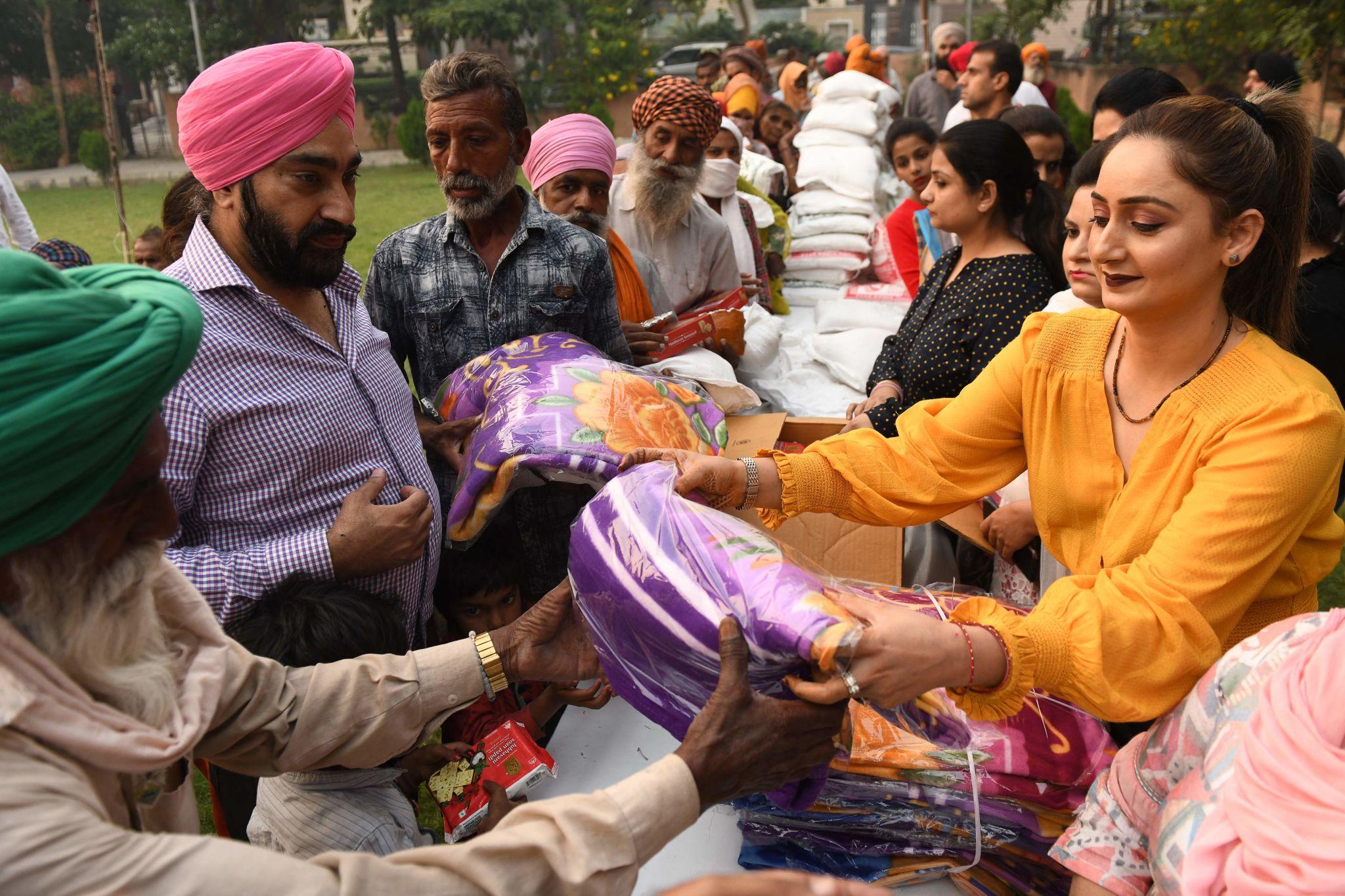 Diwali Charity Ritual: Traditional Ways to Practise Daan and Generosity
